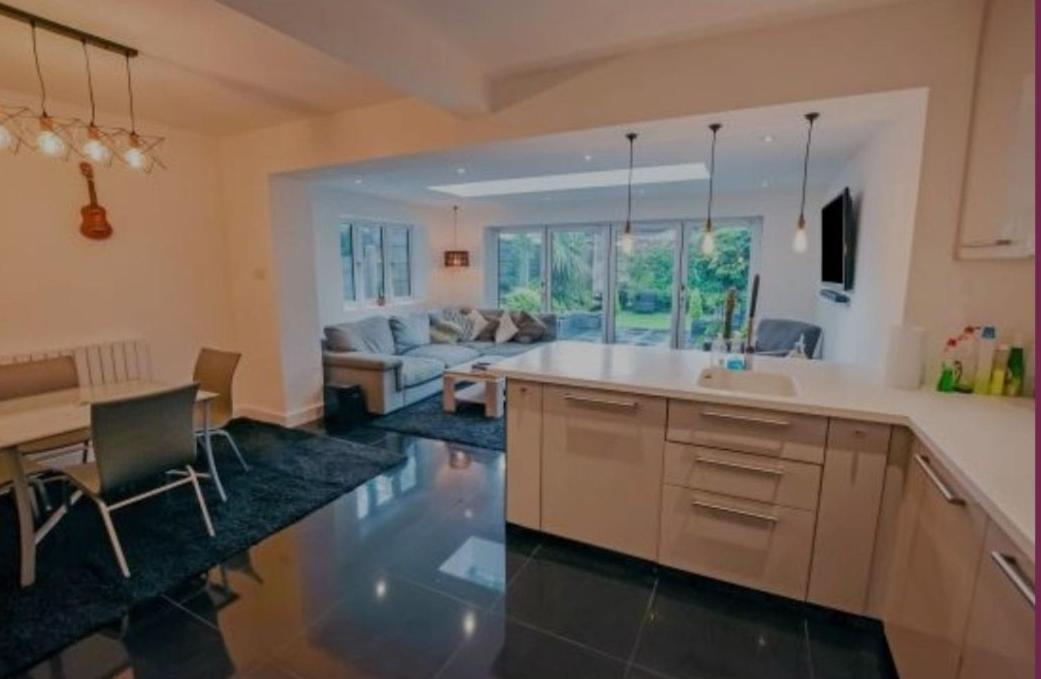 Ash Lawns Apartment Болтън Екстериор снимка